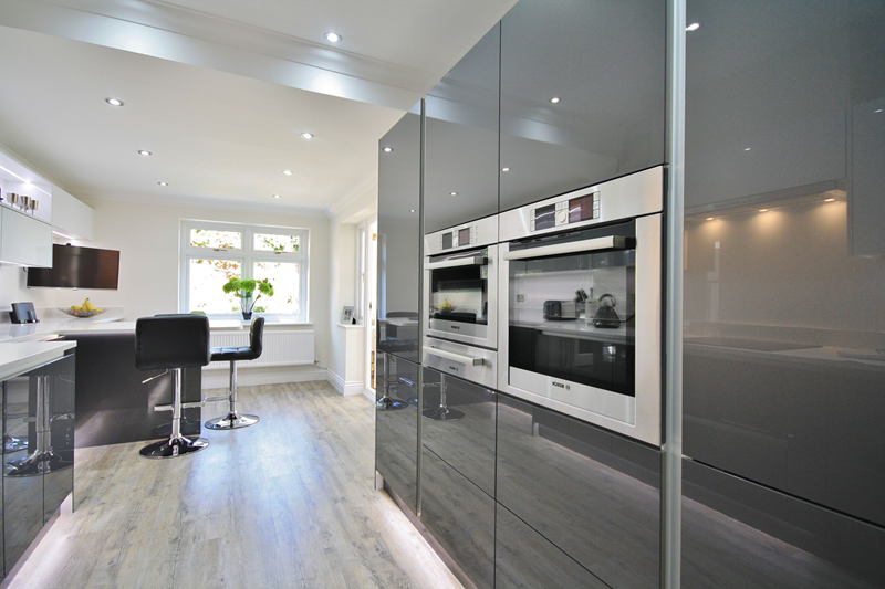 Veneer Finished Top and Lacquer Finished Bottom Kitchen Cabinet in Glossy Gray Polymer