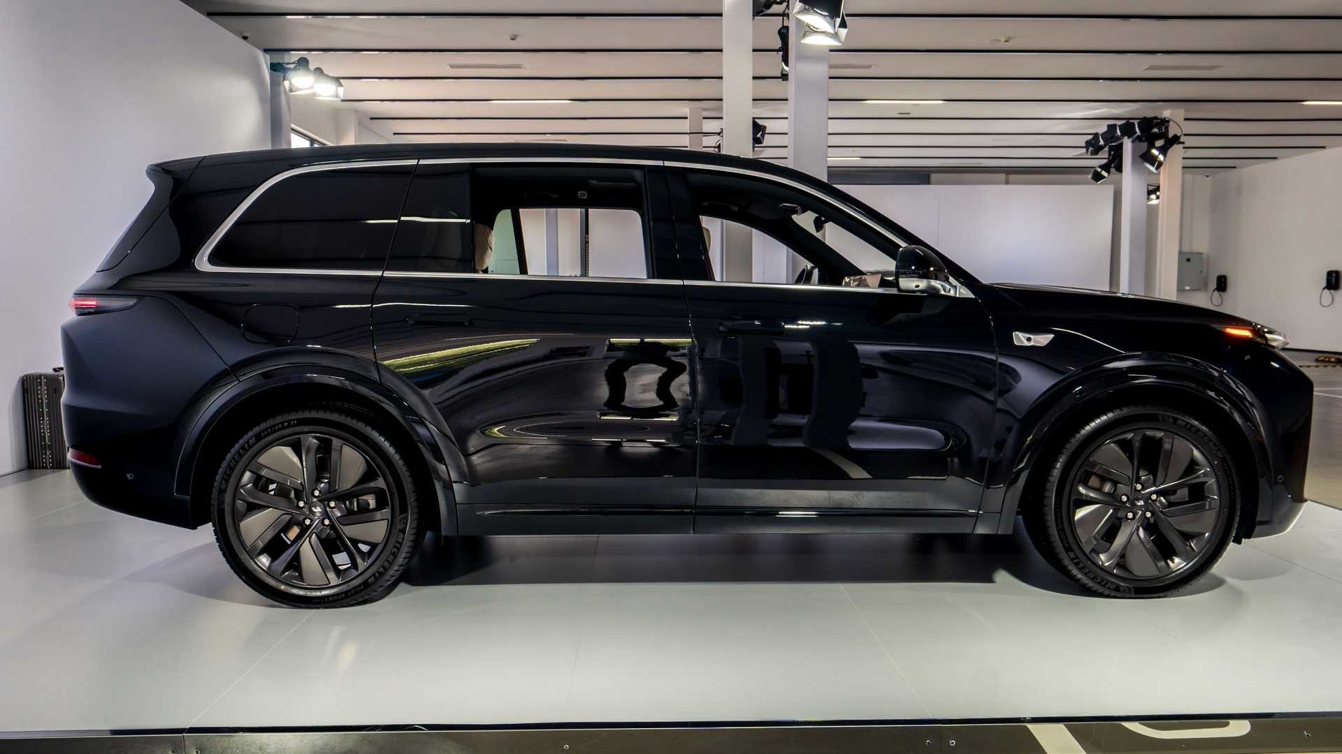Li L9 AWD Large SUV Electric Car Lithium Iron Phosphate Battery 1000km 446hp