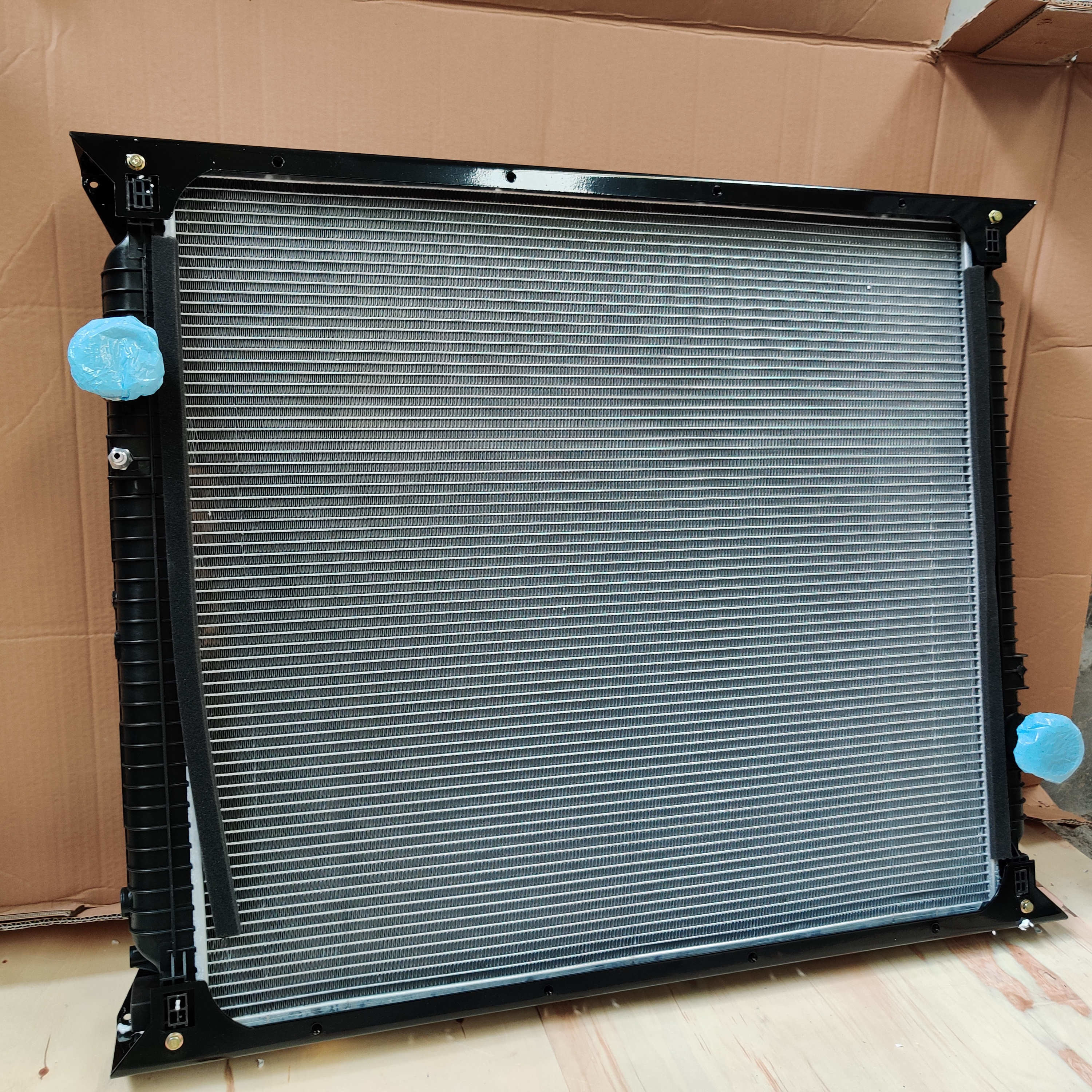 Automobile aluminum radiator WG971953027