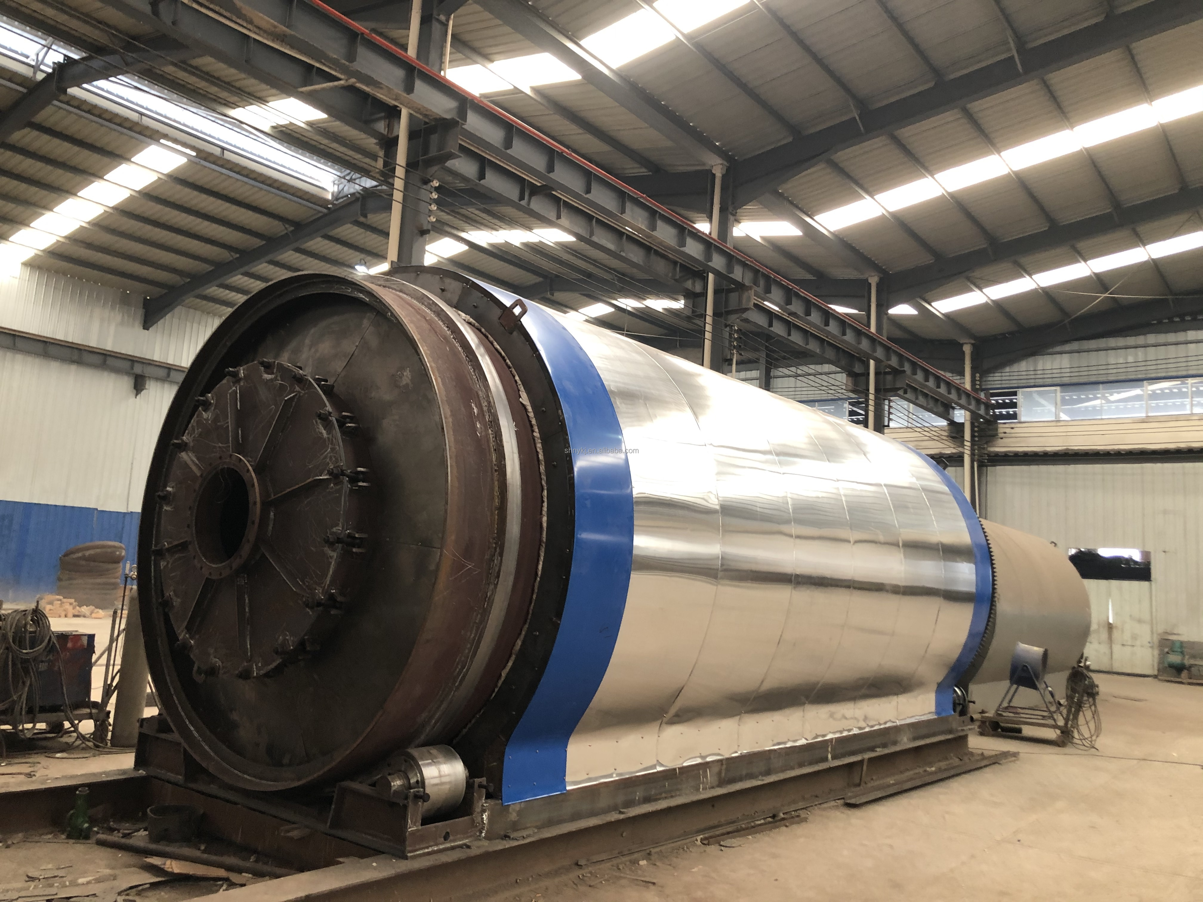 300 Square Meters Area Needed for Waste Tire and Plastic to Fuel Oil Pyrolysis Machine