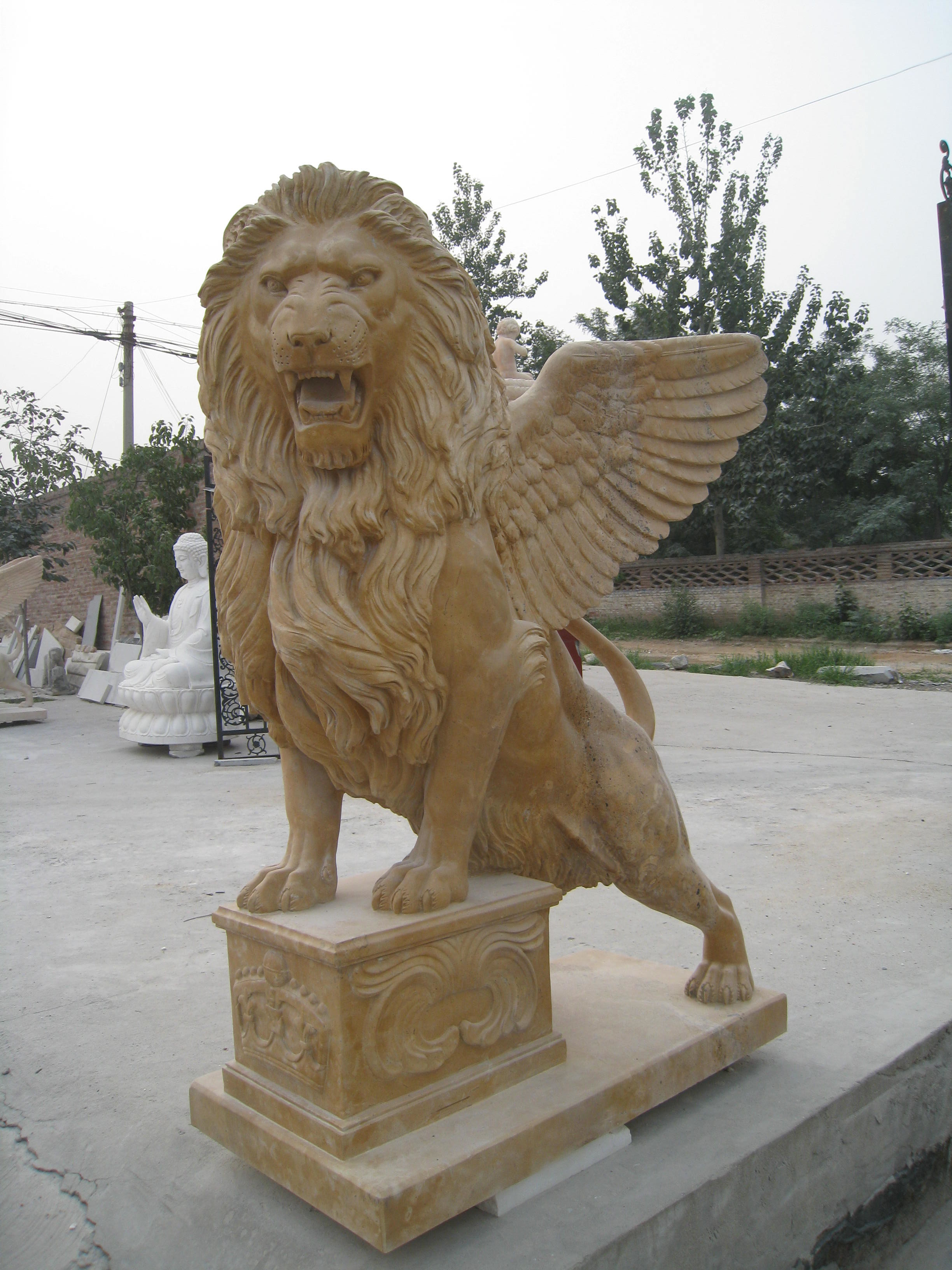200cm Life Size Customized Lion With Wings Statue , Stone Carving Sculpture