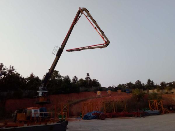 Electric Concrete Placement Boom / High Efficiency Boom Pressure Concrete