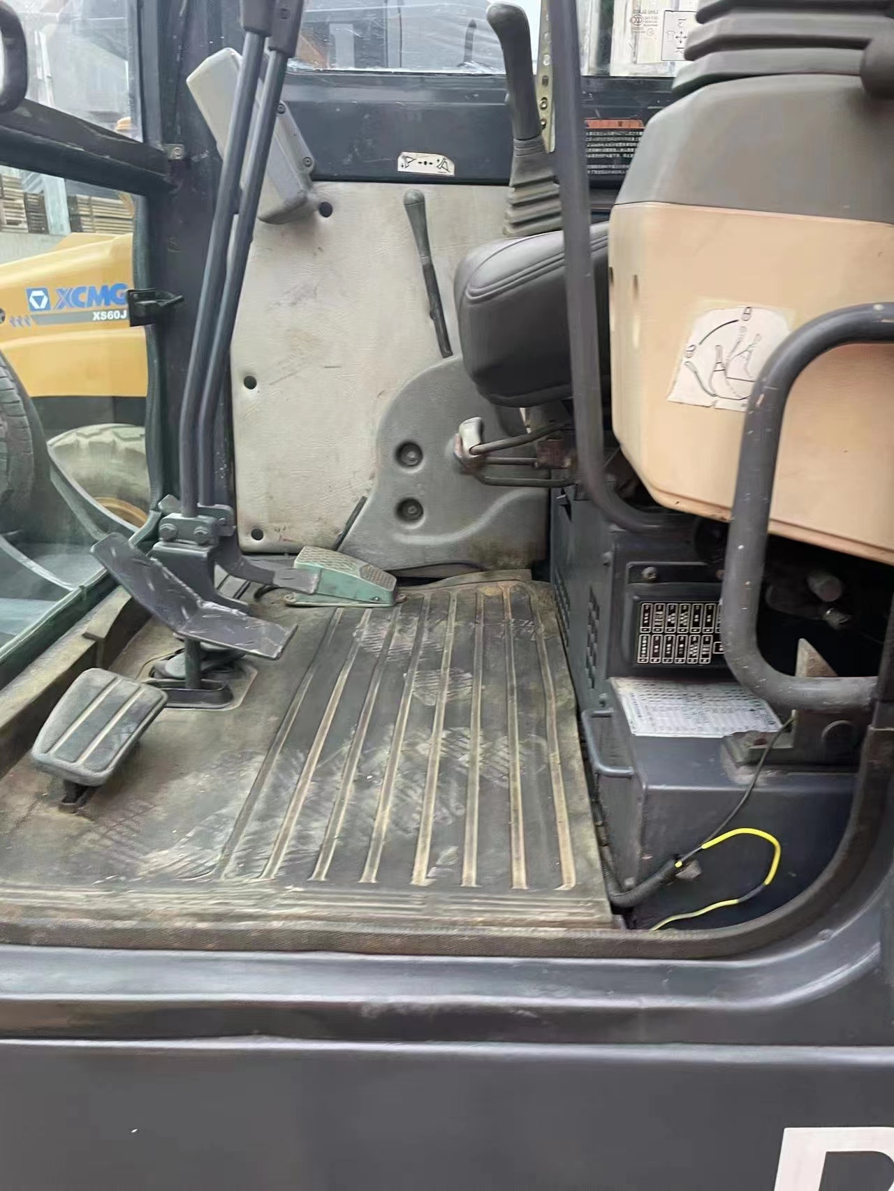 original second-hand Doushan DH55 excavator is in good condition strong and simple maintenance