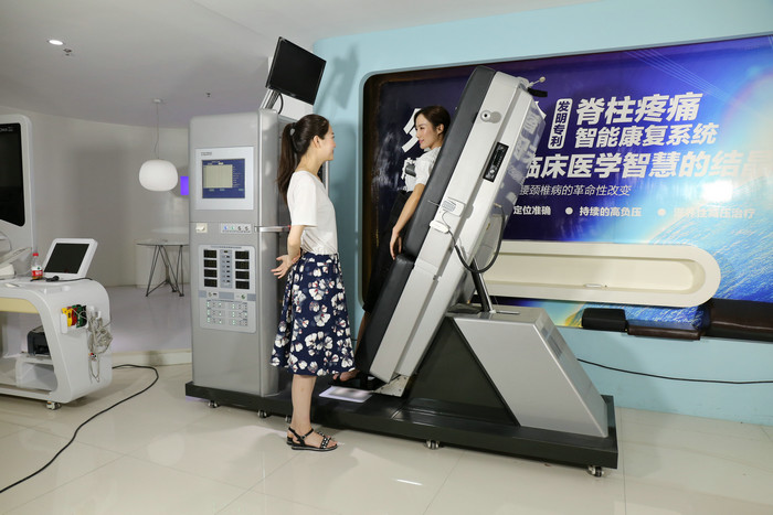 Comfortable Spinal Decompression Device Lower Back Decompression Table