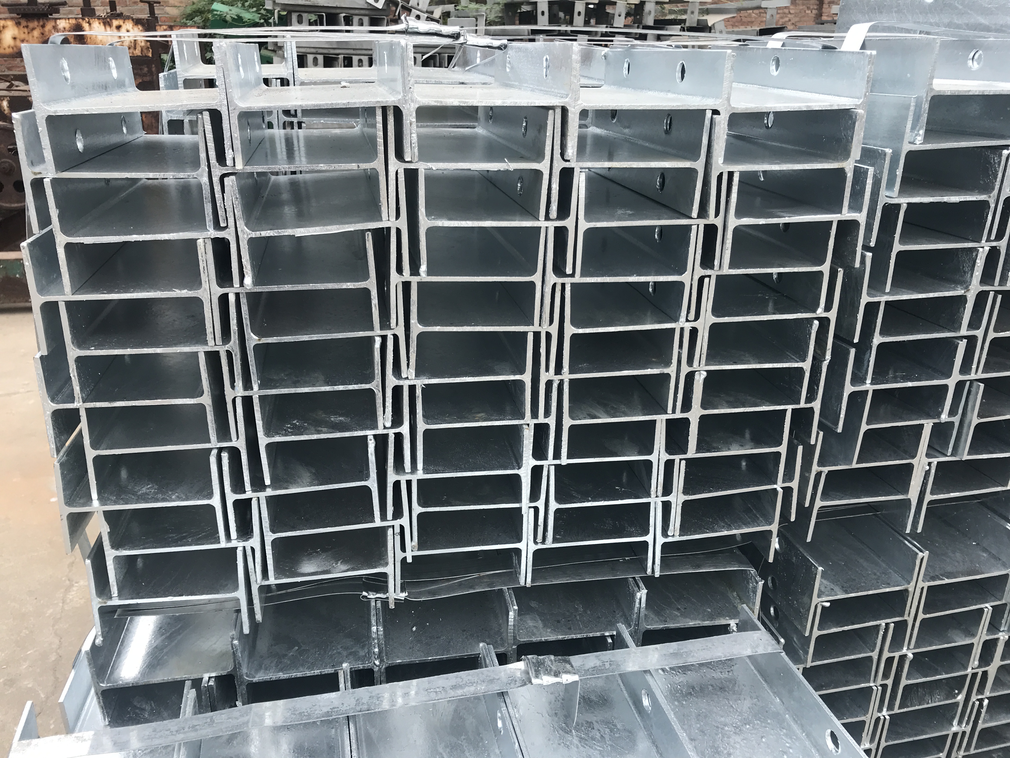 Hot Dipped Galvanized Steel Highway Guardrail H Spacer with ISO9001 2000 Certification