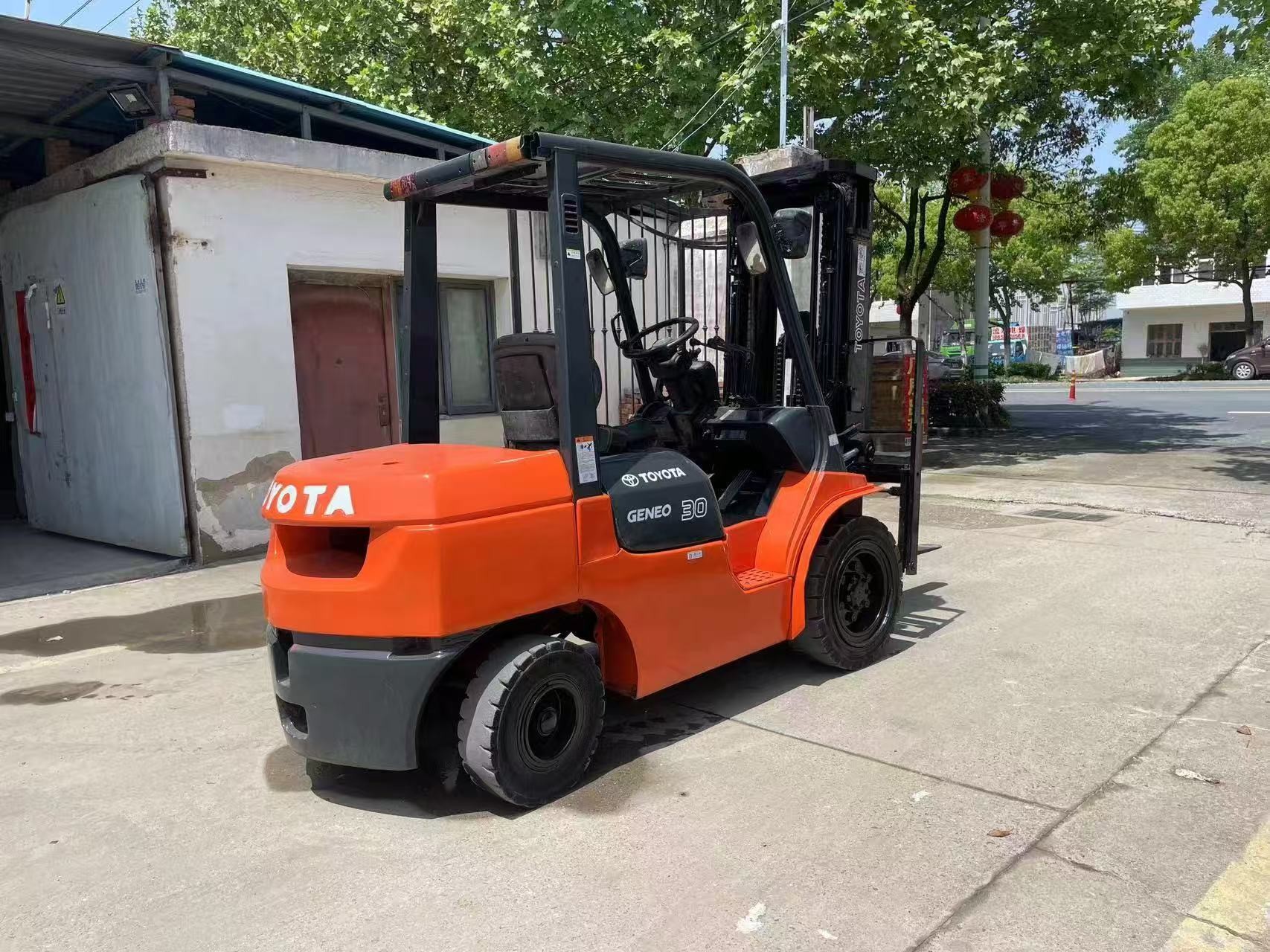 3000kg Toyota Diesel Forklift 4.5 Lifting High Sturdy Construction High Safety Standards