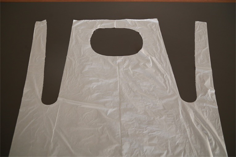 White Disposable PE Apron / Plastic Throw Away Aprons For Food Industry