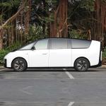 710km Comprehensive Range Gray Automatic Electric MPV 4 Wheel Vehicle for
