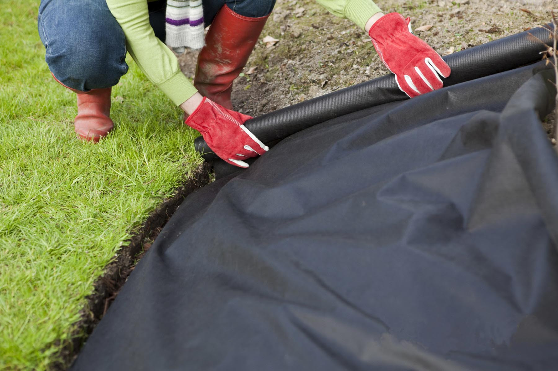 Landscape Black Garden Weed Control Fabric , Polypropylene Plant Protection