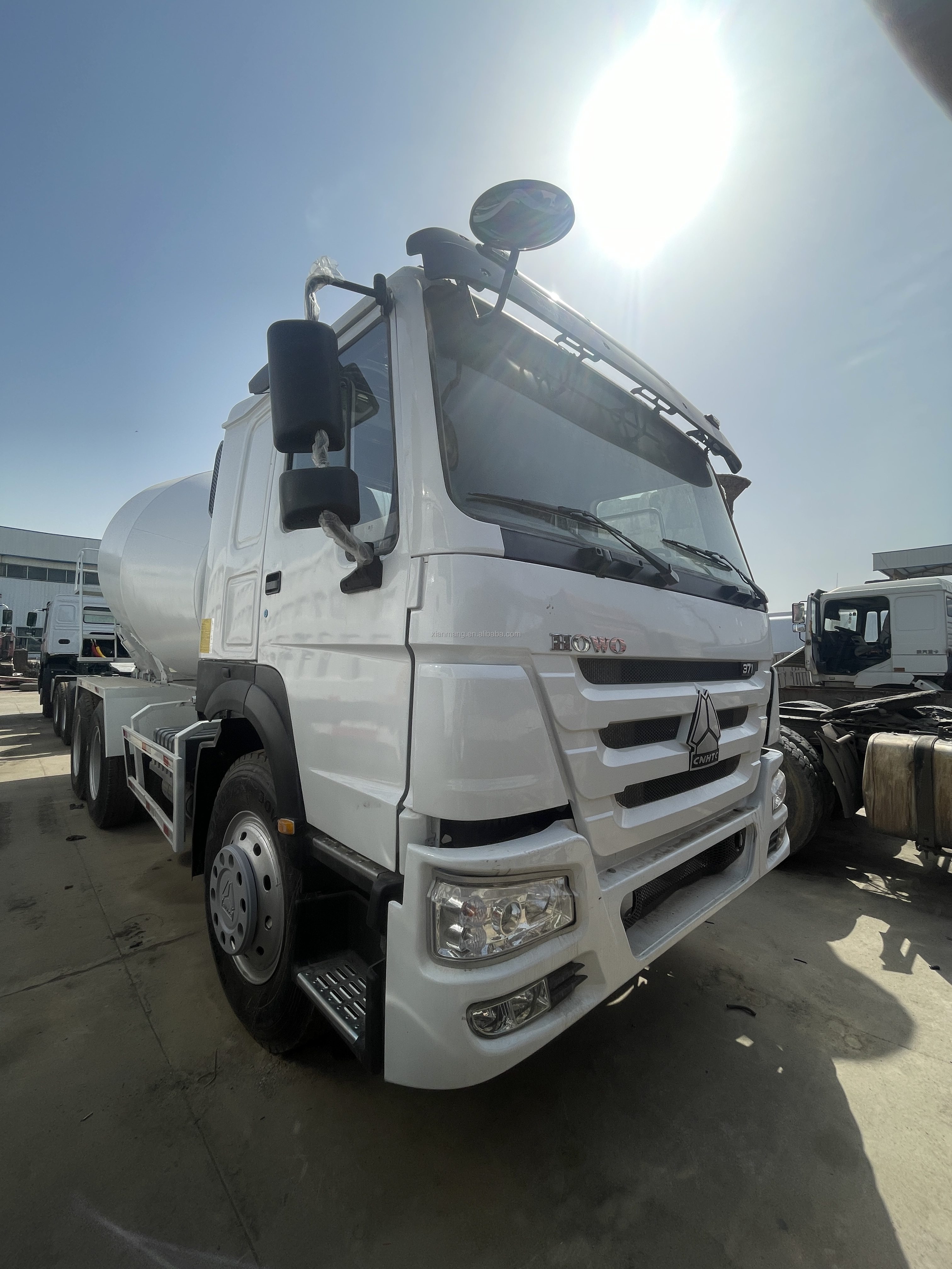 Sinotruk 12CBM 6X4 10 Wheels 380HP Mixer Truck , Howo Concrete Mixer Truck
