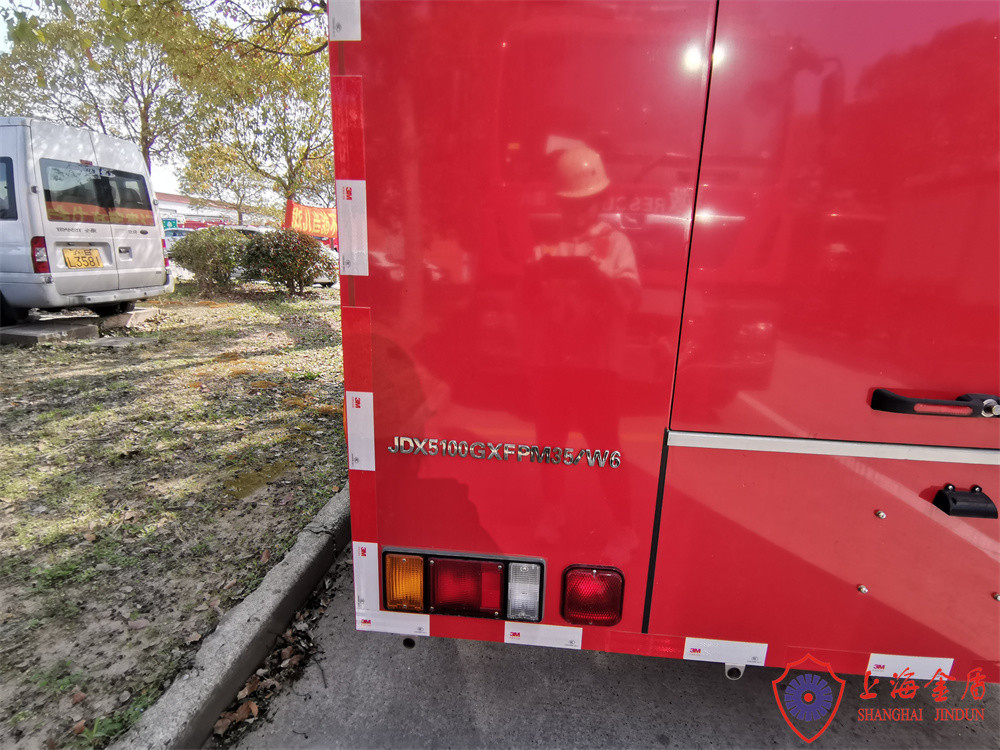 Stainless Steel Foam Fire Truck With Pump Monitor 2500L 10 Ton