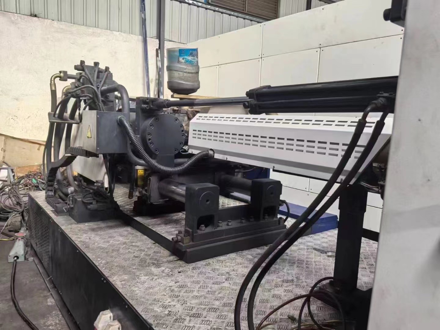 LK PT560 Used Horisontal Plastics Injection Molding Machine 560 Tons Capacity PLC Control System