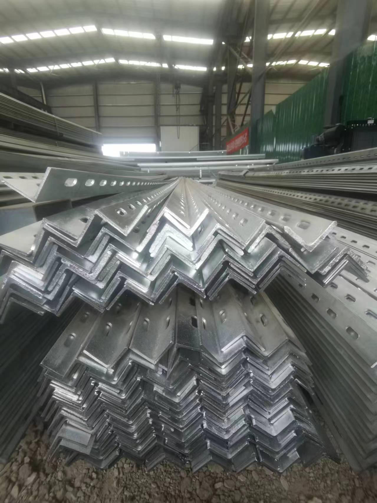 Galvanized Hot Rolled Punching Angle Steel for Q195-Q420 Series from Manufacturers