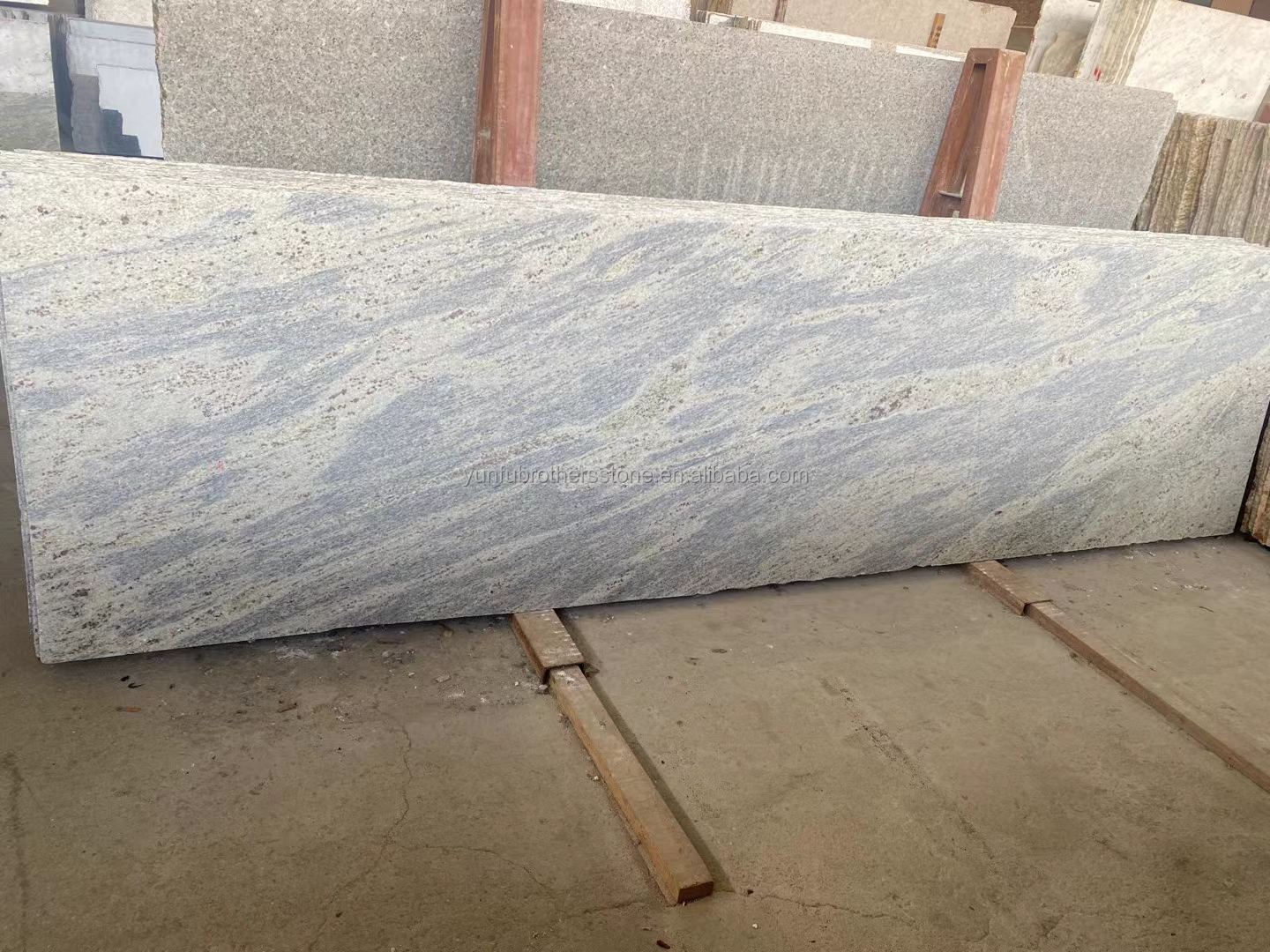 Cut-To-Size White Texture Granite Slab Exported from India for Villa and Hotel Design