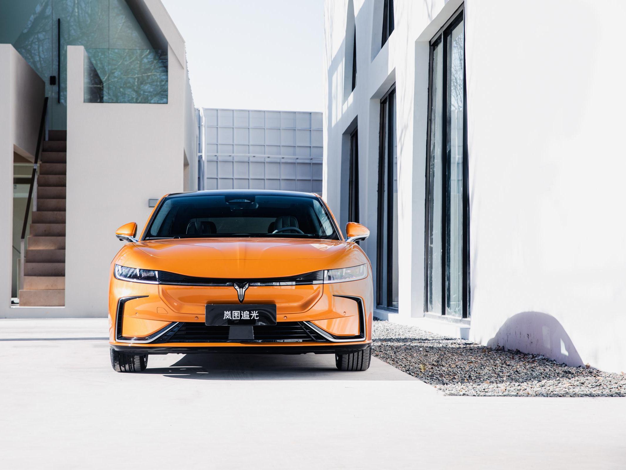2024 Voyah Zhuiguang Electric Sedan EV Vehicle with Ternary Lithium Battery and 5-Door 5-Seat Body Structure