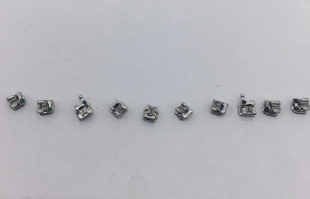 Torque Designed Metal Dental Braces With Double Wings Constructure Smooth Surface
