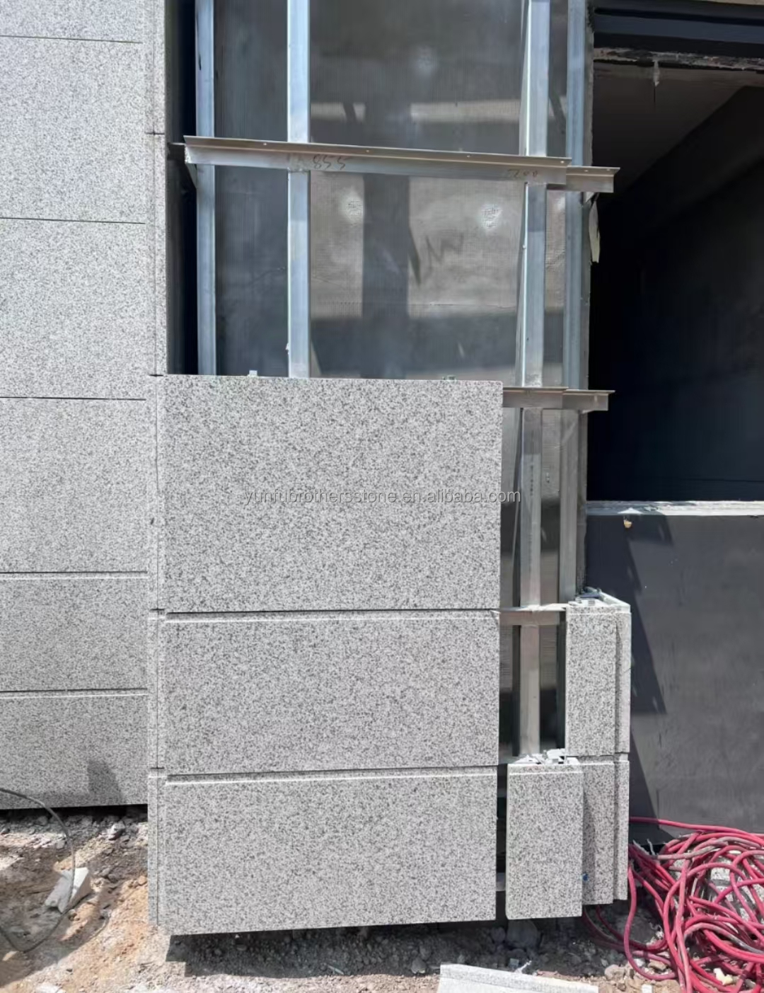 Modern Flamed Chinese Grey Granite Stone Veneer Cut-to-Size for Outdoor Wall Cladding