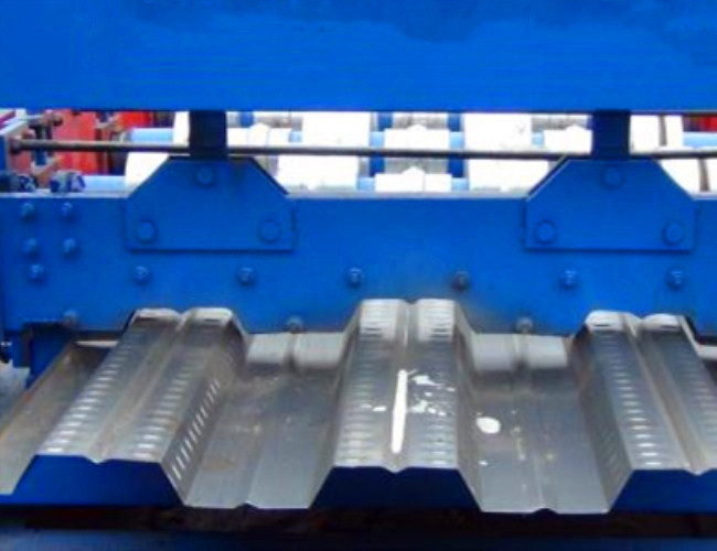 Metal Deck Sheet Roll Forming Machine 10-15m / Min Production Capacity