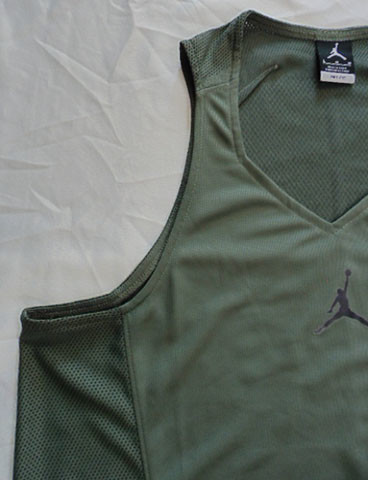 Hot Transfer Printed V Neck Mens , Sleeveless Tank Top For Sports Army Green