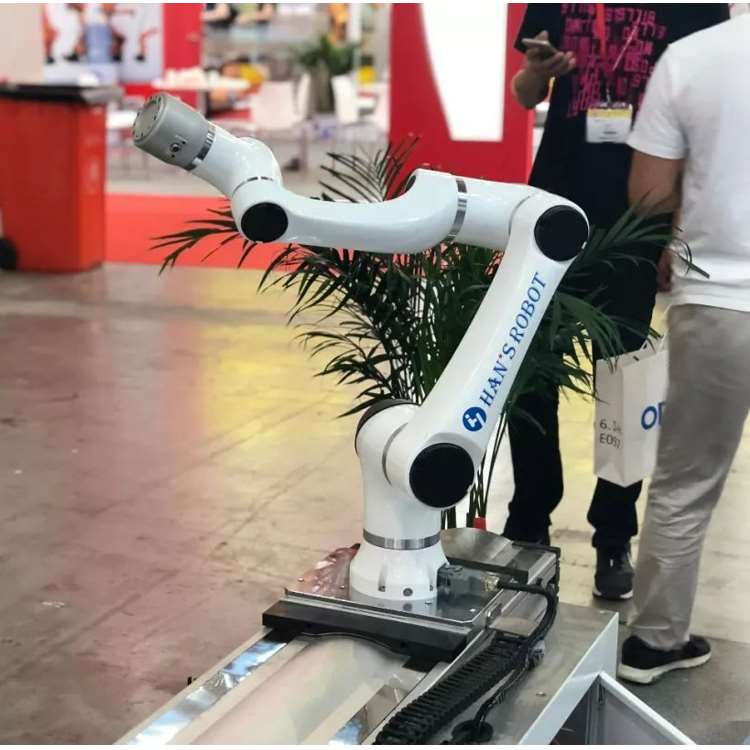 Pick And Place Robot Hans E18 With 6 Axis Robotic Arm For Loading And Unloading As Cobot Robot
