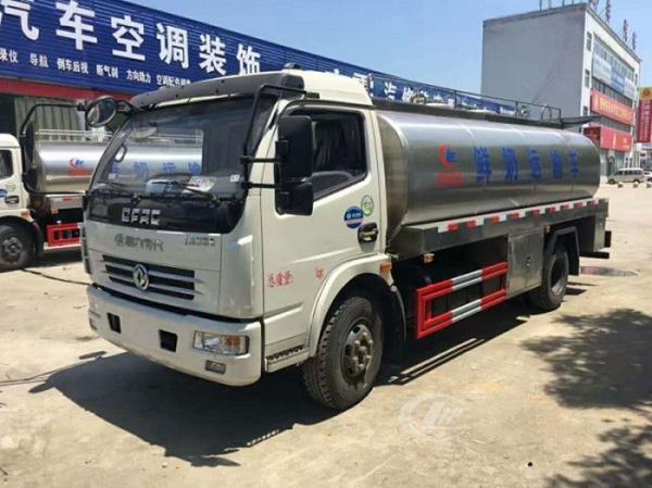 304 Stainless Steel Tanker Trailers , Dongfeng 8cbm Fresh Milk Delivery Tanker