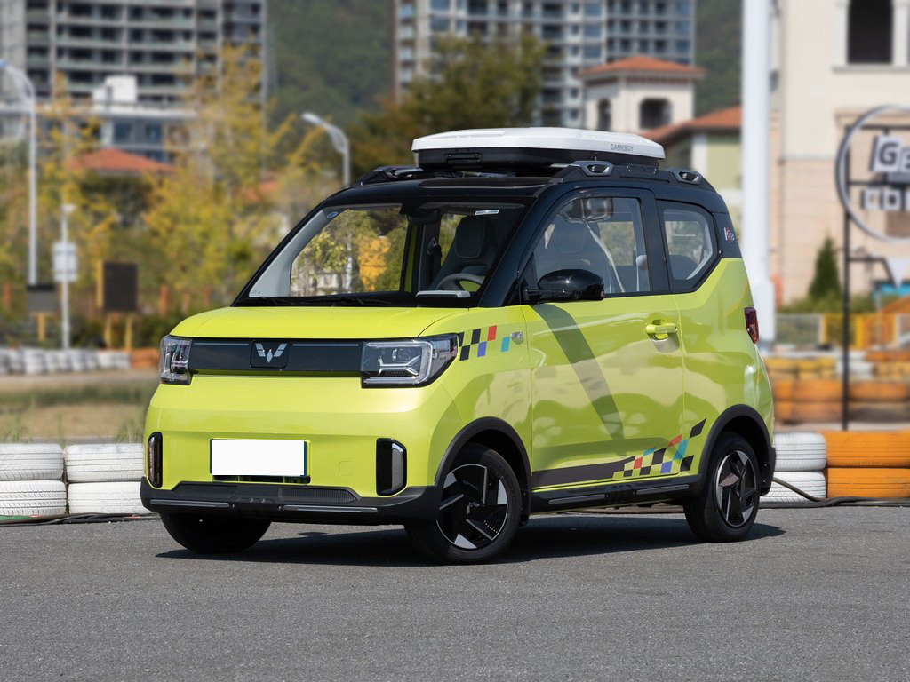 Wuling Airbag Mini Electric Car Hatchback 100km/H 4 Seats Lithium Battery