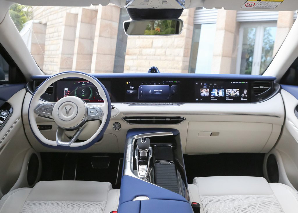 2021 Powerful New Adult Sedan Electric Cars Cheap Lantu FREE 2021 four-wheel drive extended range version