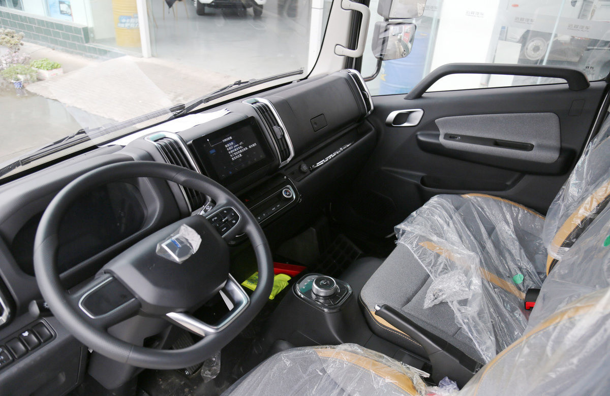 Box Truck Fence Box Light Truck 1.5 Tons Payload Electric Cargo Truck 4*2 Single Cab