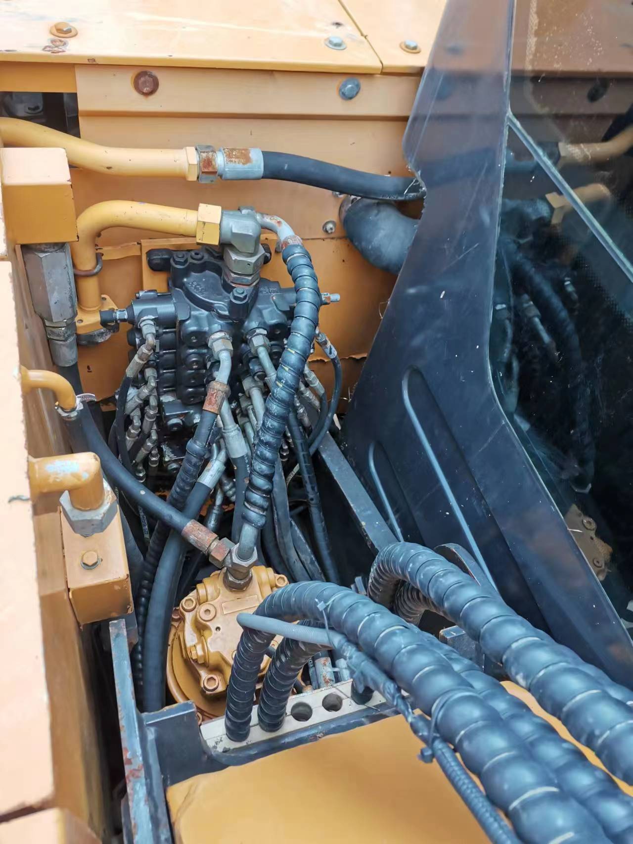 Sany SY75 SY60 SY135 Excavator with 0.28m3 Bucket Capacity and 7000 KG Machine Weight
