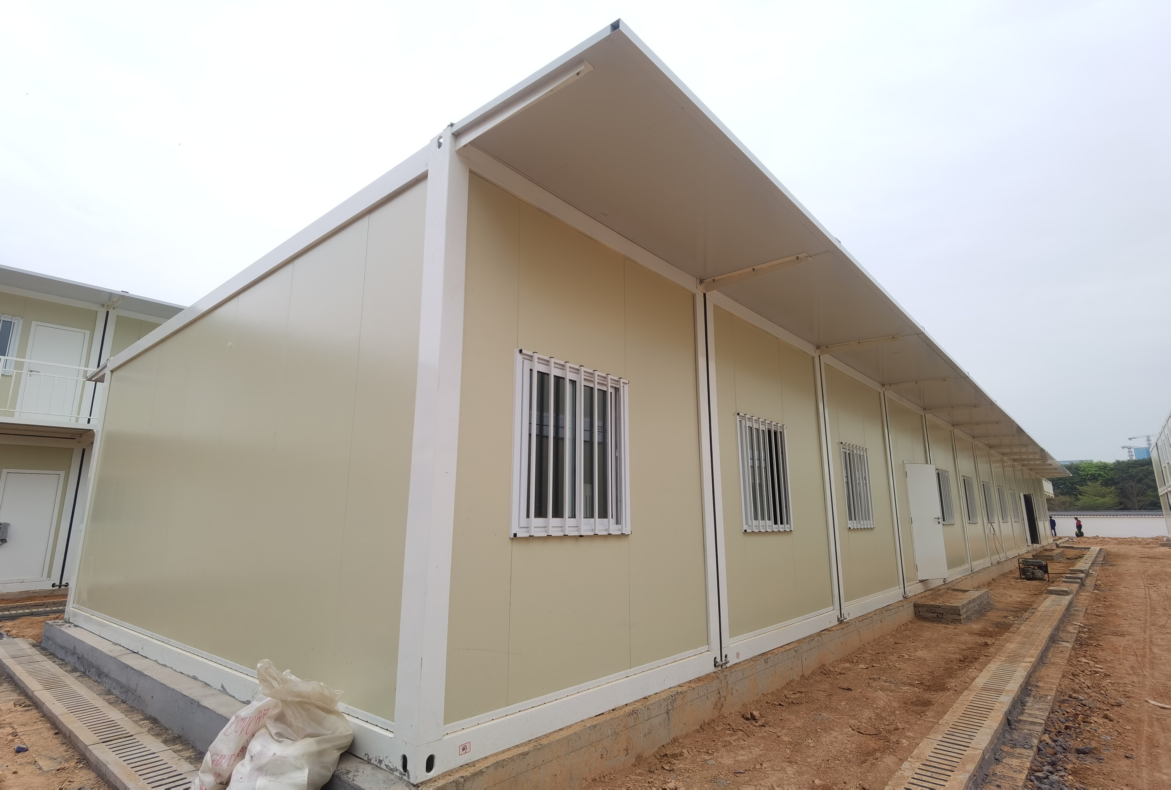 2024 Modern Steel Flat Pack Container House Pre-Construction Labor Dormitory Customizable Ready-Made Living Space