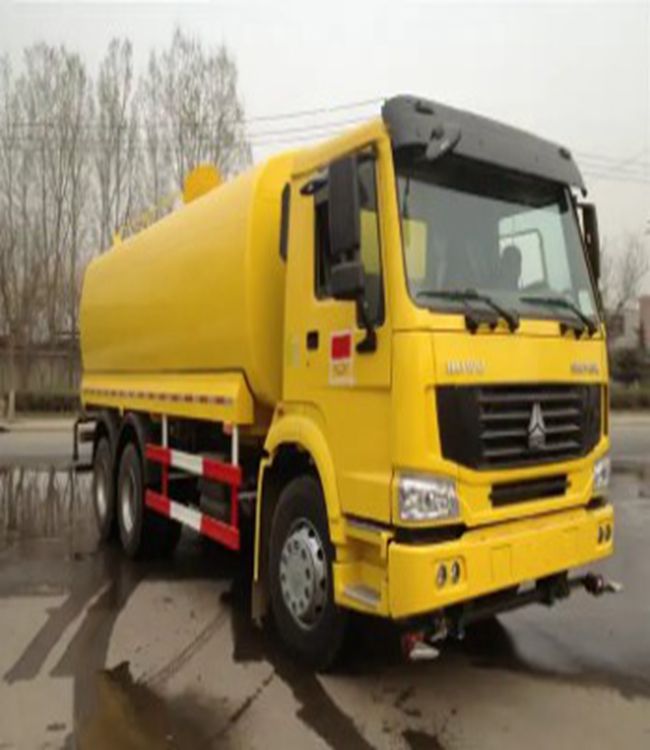 Stainless Steel Tank SINOTRUK Round Shape 6x4 8x4 LHD Milk Transport Truck With Sprinkler Equipment