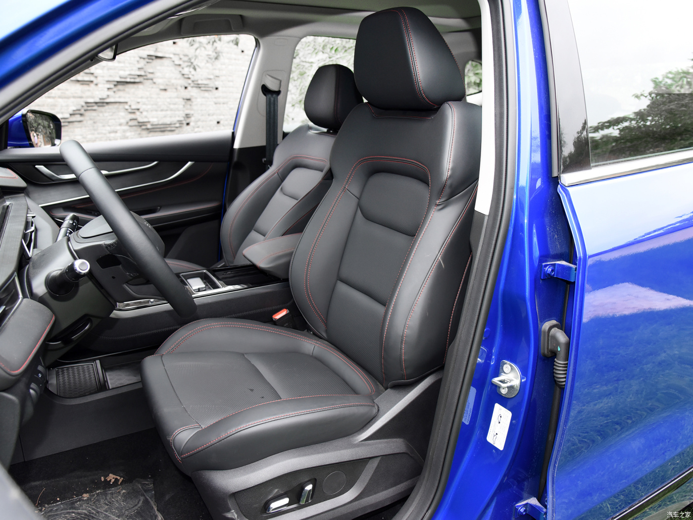 EXEED LX 2023 's Top-Selling 2.0T DCT0KM Gasoline SUV with Electric Rear Window and Fabric Seats
