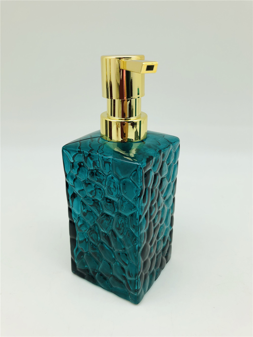 Honeycomb Debossed Design Glass Bathroom Accessories In Red And Green
