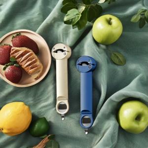 Quality Kitchen Gadgets Zinc Alloy Bottle Opener with Retractable Design and Custom Logo wholesale