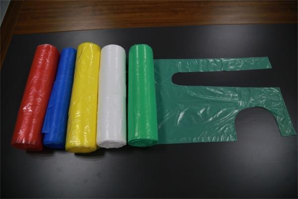 Polythene Disposable Plastic Aprons Individually Folded for Restaurant /