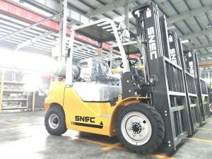 Quality Adjustable Cab Location 3tons Gas Cylinder Forklift LGP Fork Lifts 2825*1230*2170 mm wholesale