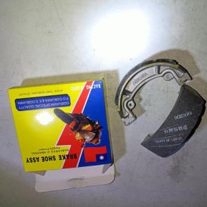 Quality AX100 Motorcycle Brake Shoe Assy Spare Parts Stronger Braking Force wholesale
