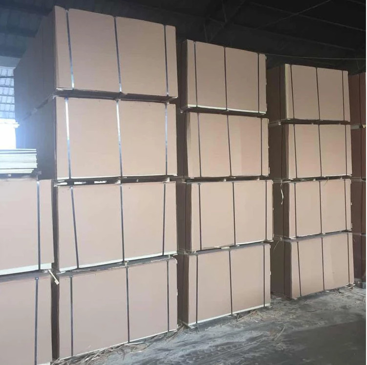 Uv Pine Veneer Laminated Plywood, Cabinet Grade Pine Plywood, UV Coated Pine Face Veneer Panel for Furniture