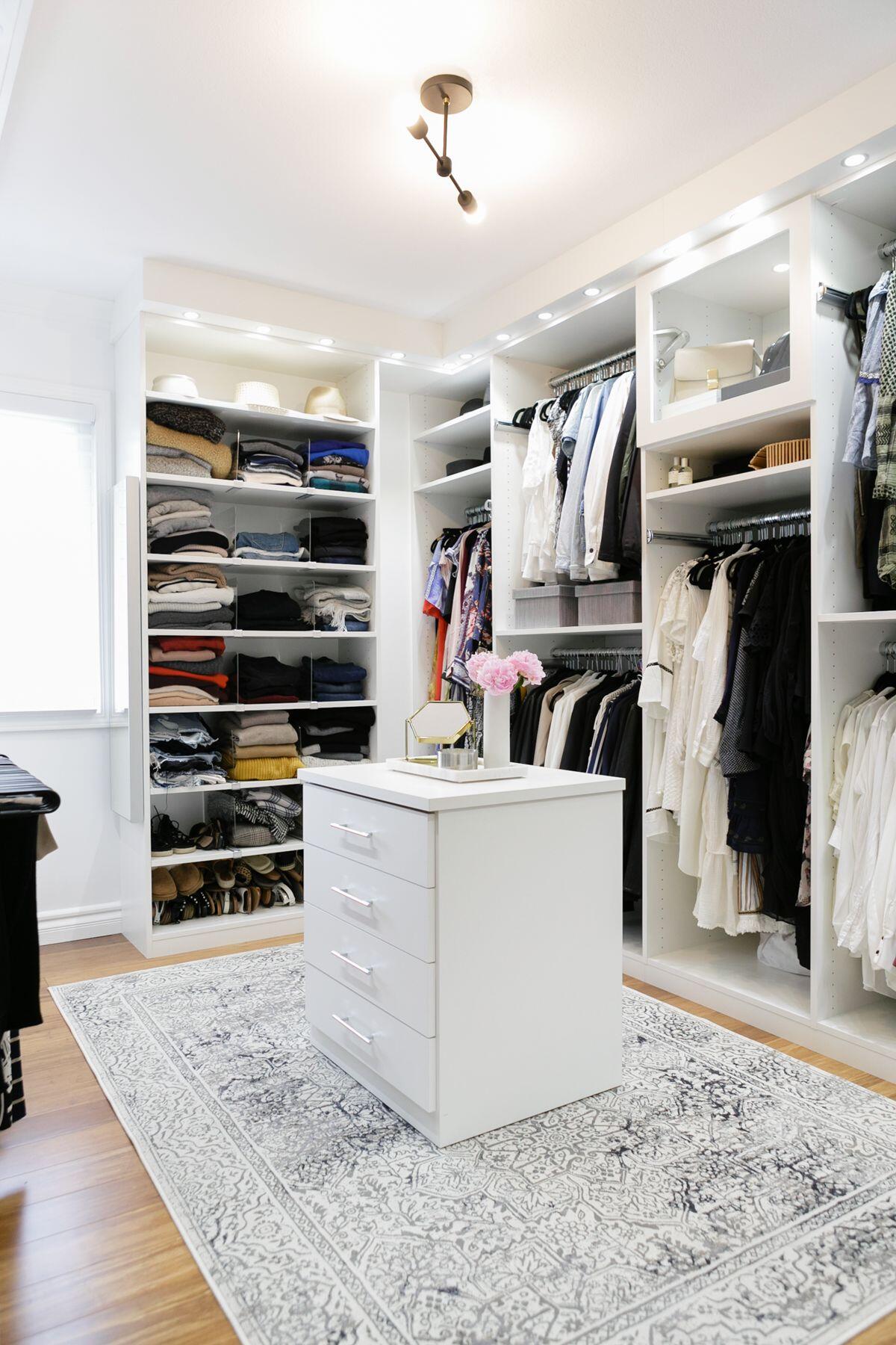 Modern MR HDF Board Island Wardrobe Customized for High End Design and Functionality