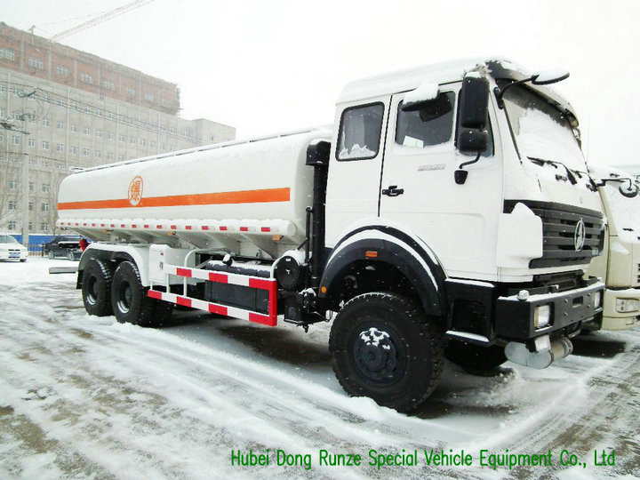 18000L 6x6 / 6x4 Offroad Liquid Tank Truck For Petroleum Oil / Gasoline / Petrol Transport