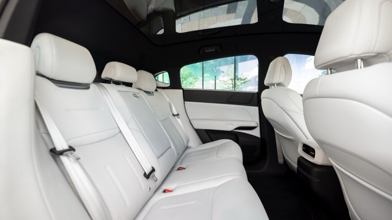 Xpeng G6 RWD Long Range Electric Vehicle SUV EV Electric Car with a motorpower of 210kw RWD driving & 490km Range