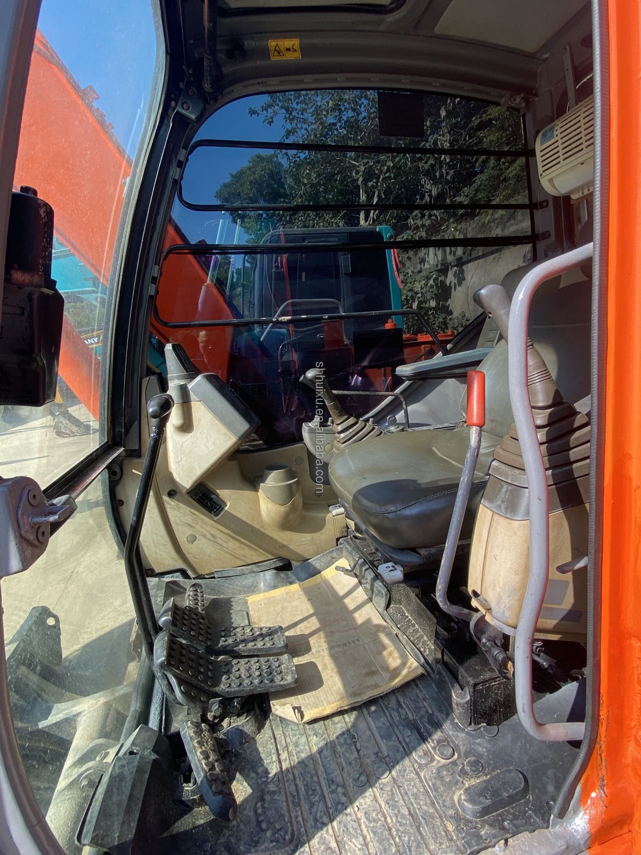Hitachi in stock used hitachi mini excavator zx60 japan/ ZX 60 mini excavator for sale second hand hitachi mini digger ZX60