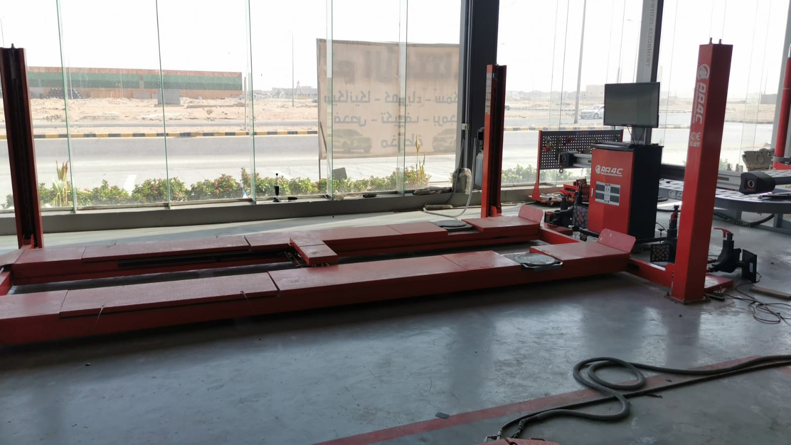 Hydraulic 4 Post Car Lift For Alignment 4.0T Four Post Automotive Lift With Jack Beam
