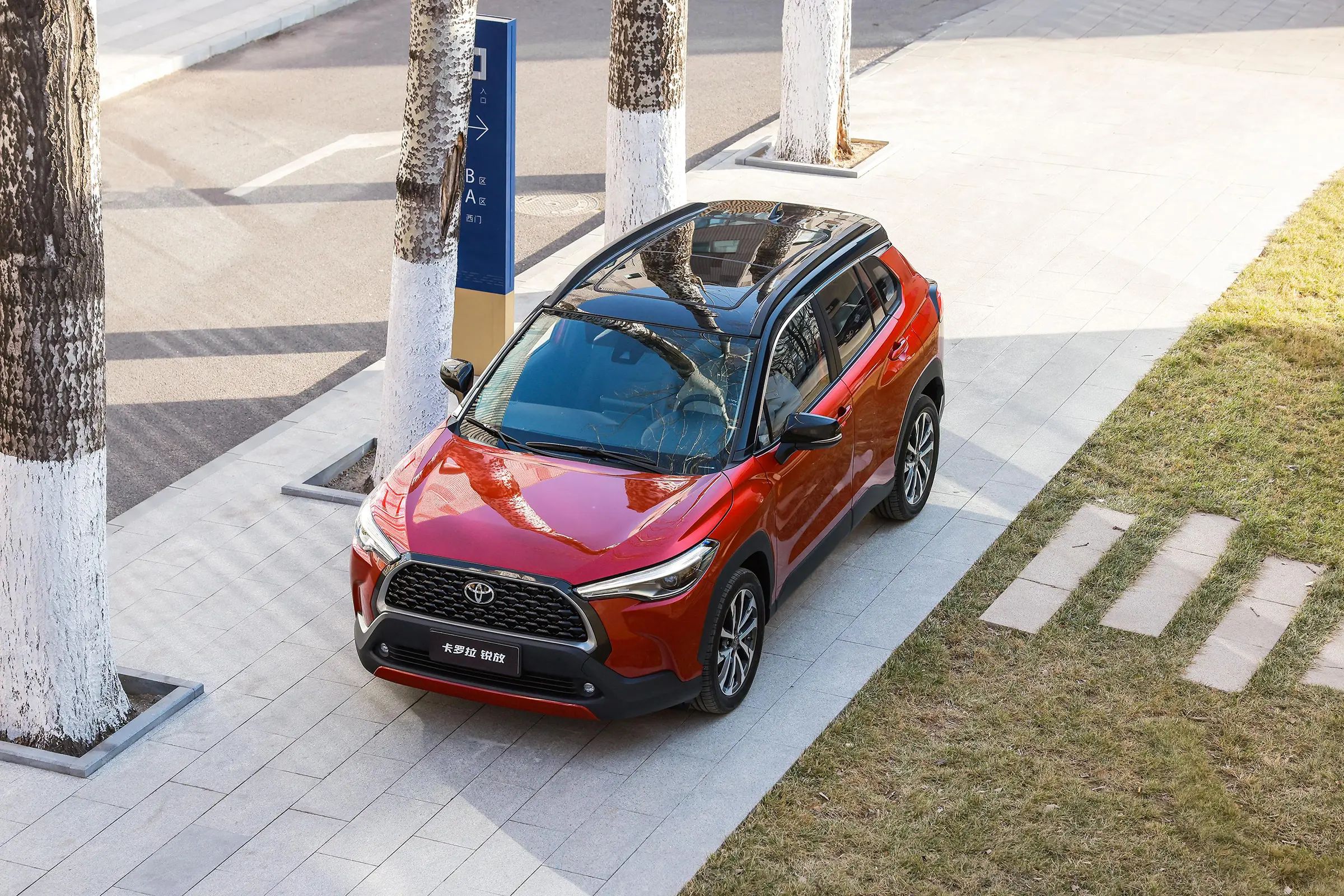 2024 To-yota Corolla Cross 2.0L Gasoline Hybrid Sports Car Best SUV with Front Suspension Macpherson and Automatic Gear Box