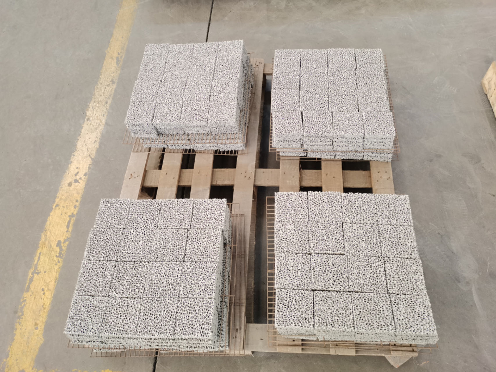 30mm Industrial Casting Ceramic Foam Filter for Investment Casting Tolerance 0.01mm