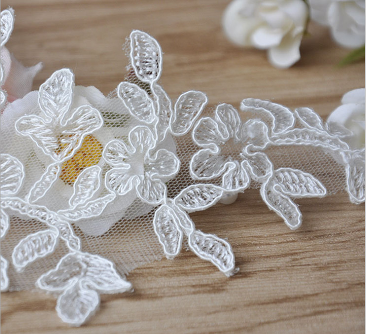Apparel Accessories Ivory/Black Embroidery Lace Applique for Bridal Dress