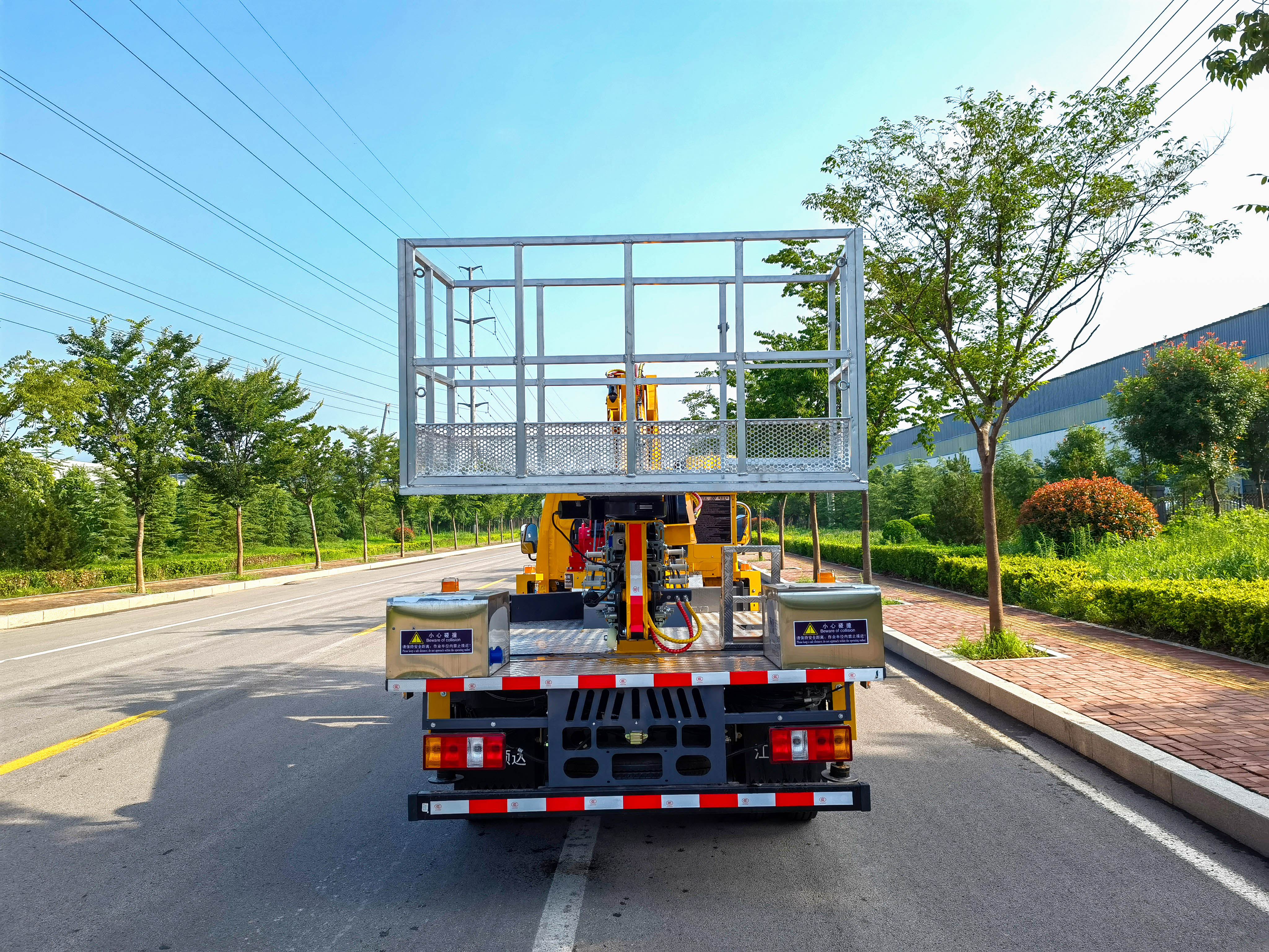 27m aerial work platform hydraulic lift platform truck price