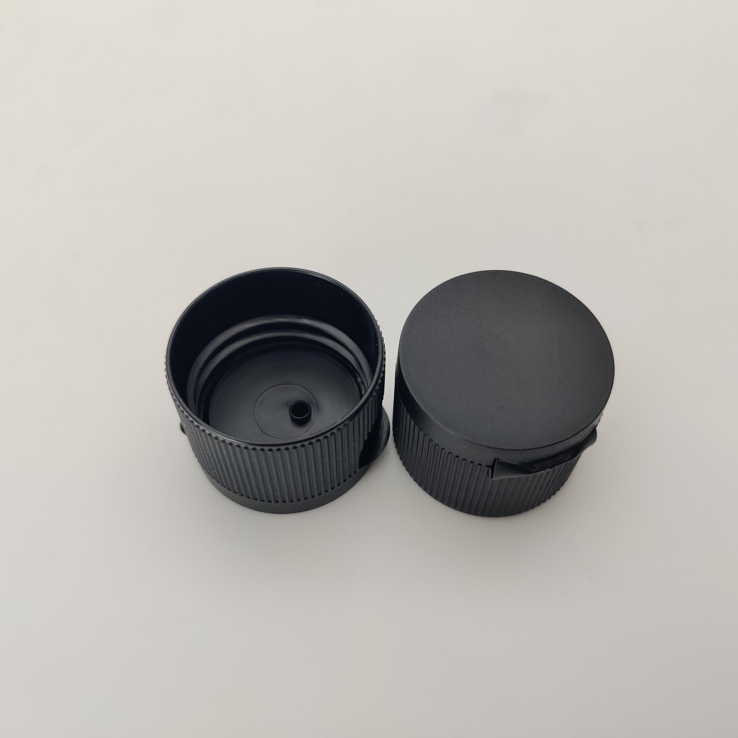Reusable 28mm Flip Cap , 3.5mm Hole Snap Bottle Cap With Smooth Closure