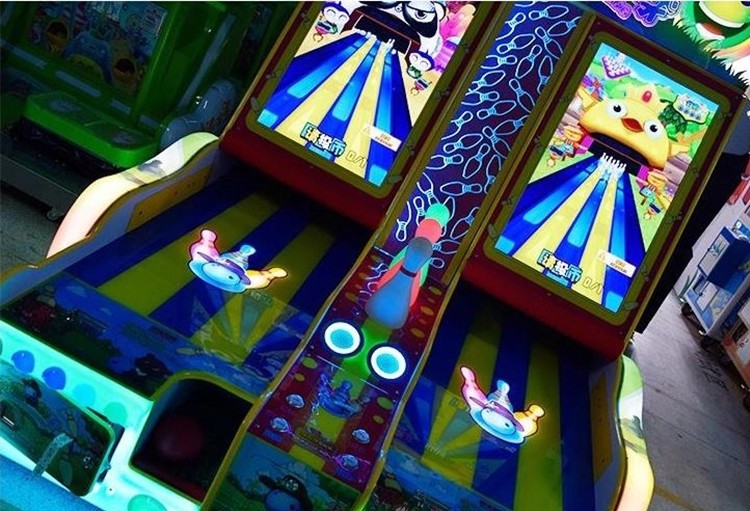 40 " LCD Kids Arcade Machine / Throwing Balls Bowling Arcade Game Machine