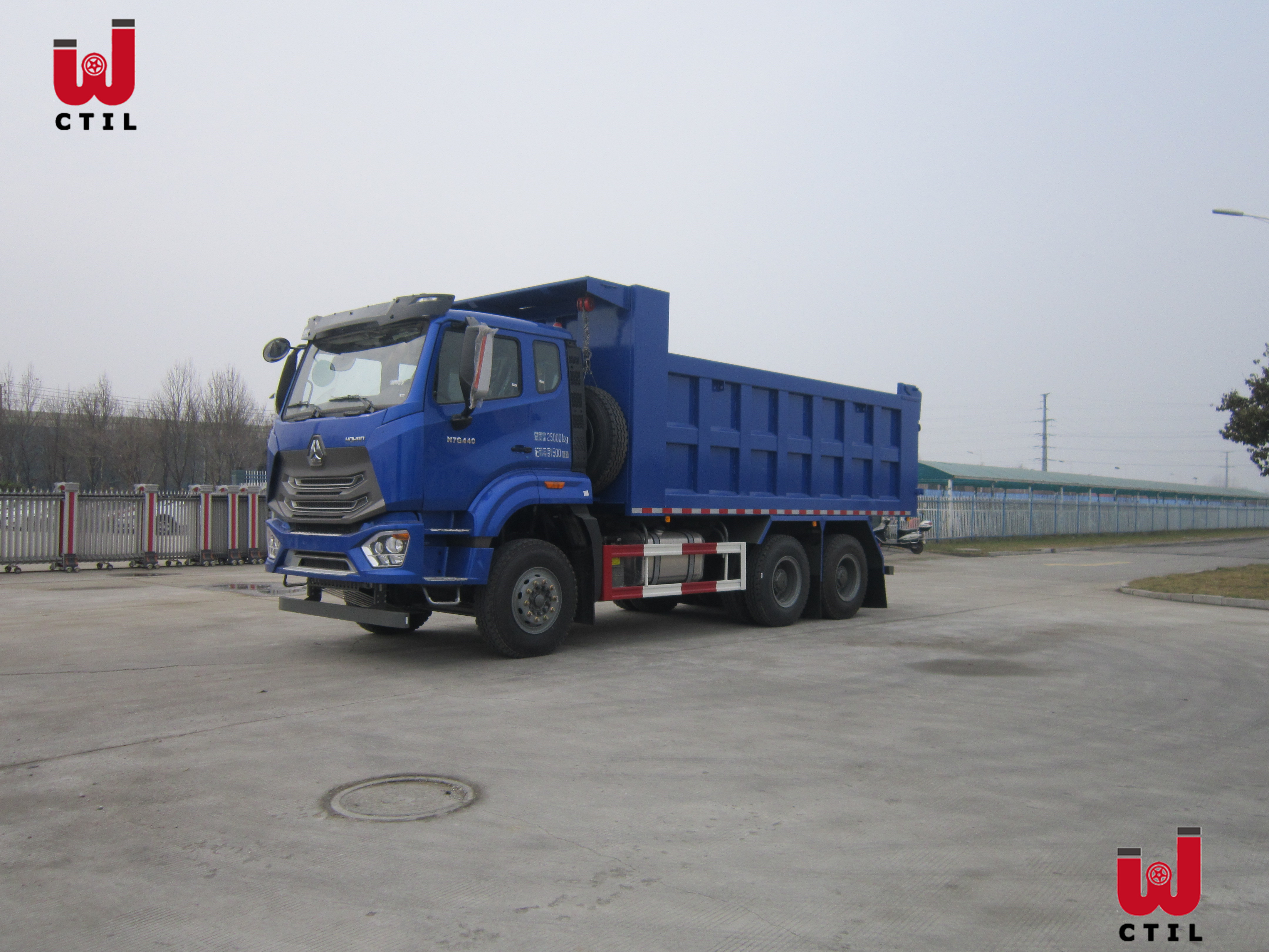 Dump truck